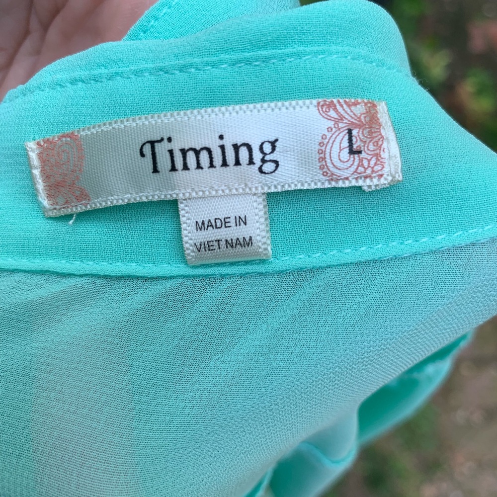 Timing sheer button down - Picture 3 of 3